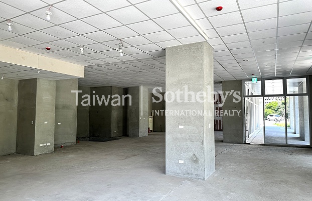 淡海知名超商包租金店室內照